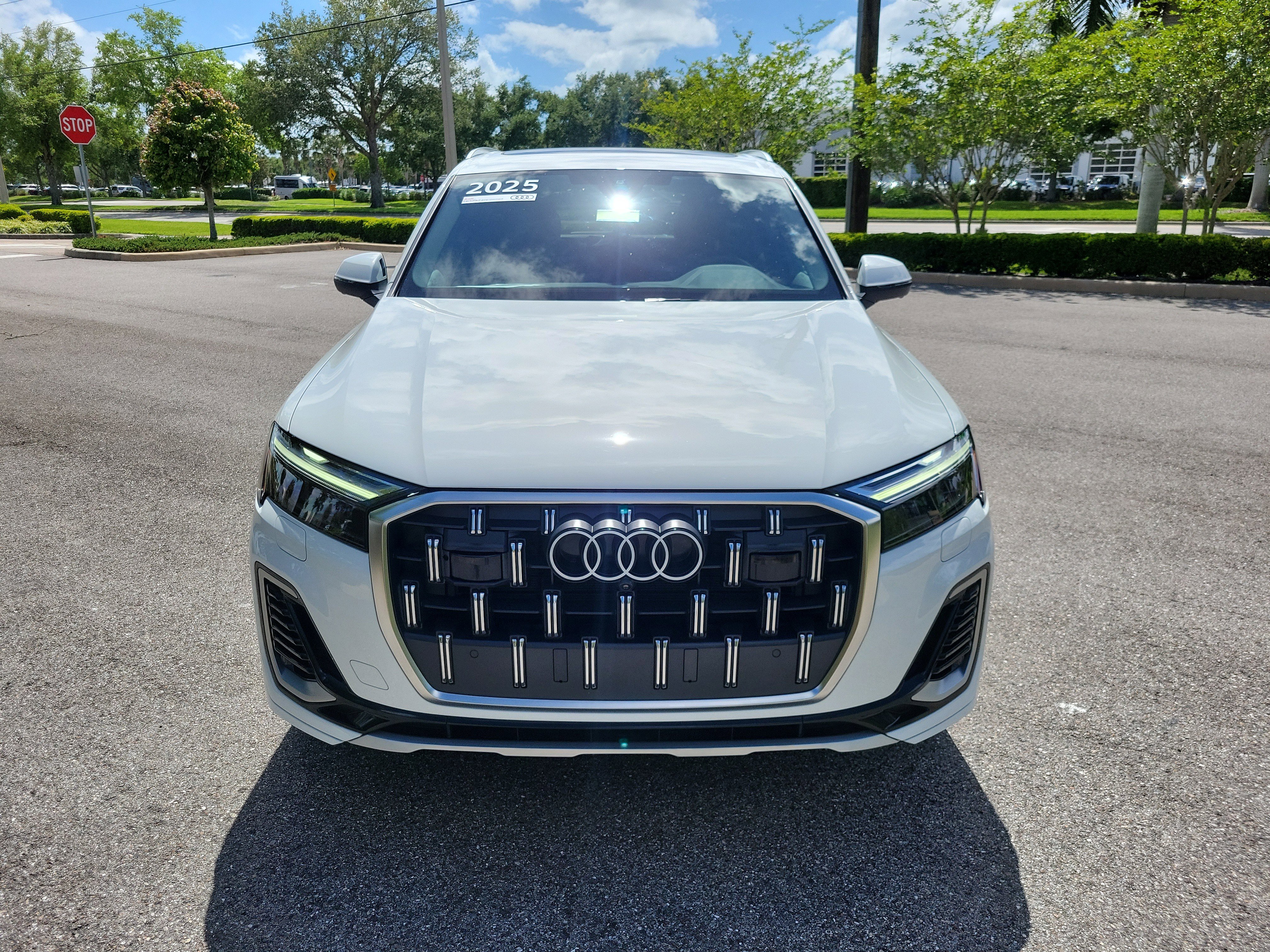 Certified 2025 Audi Q7 2.0T Premium AWD/4WD image 2