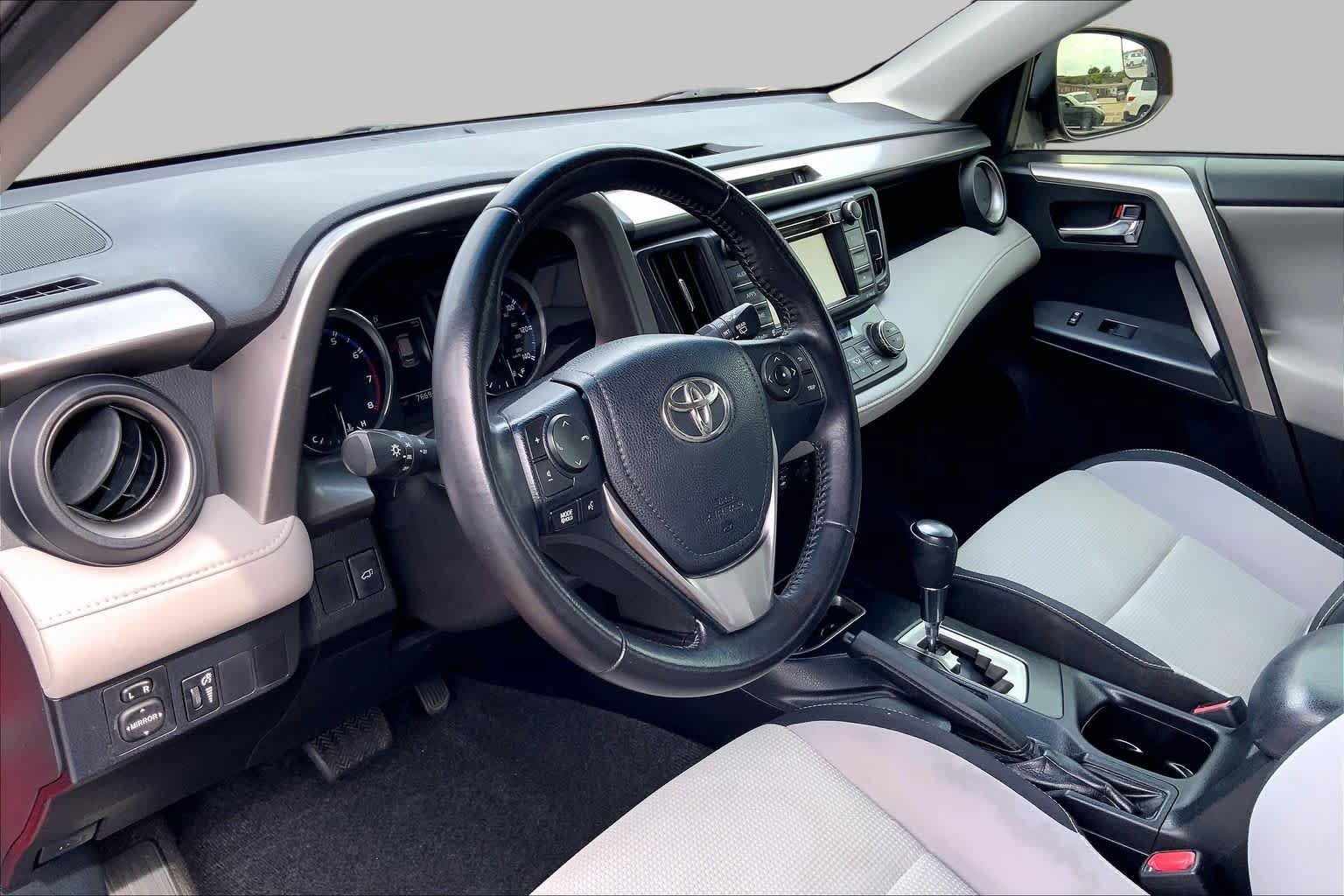 Used 2016 Toyota RAV4 XLE FWD image 18