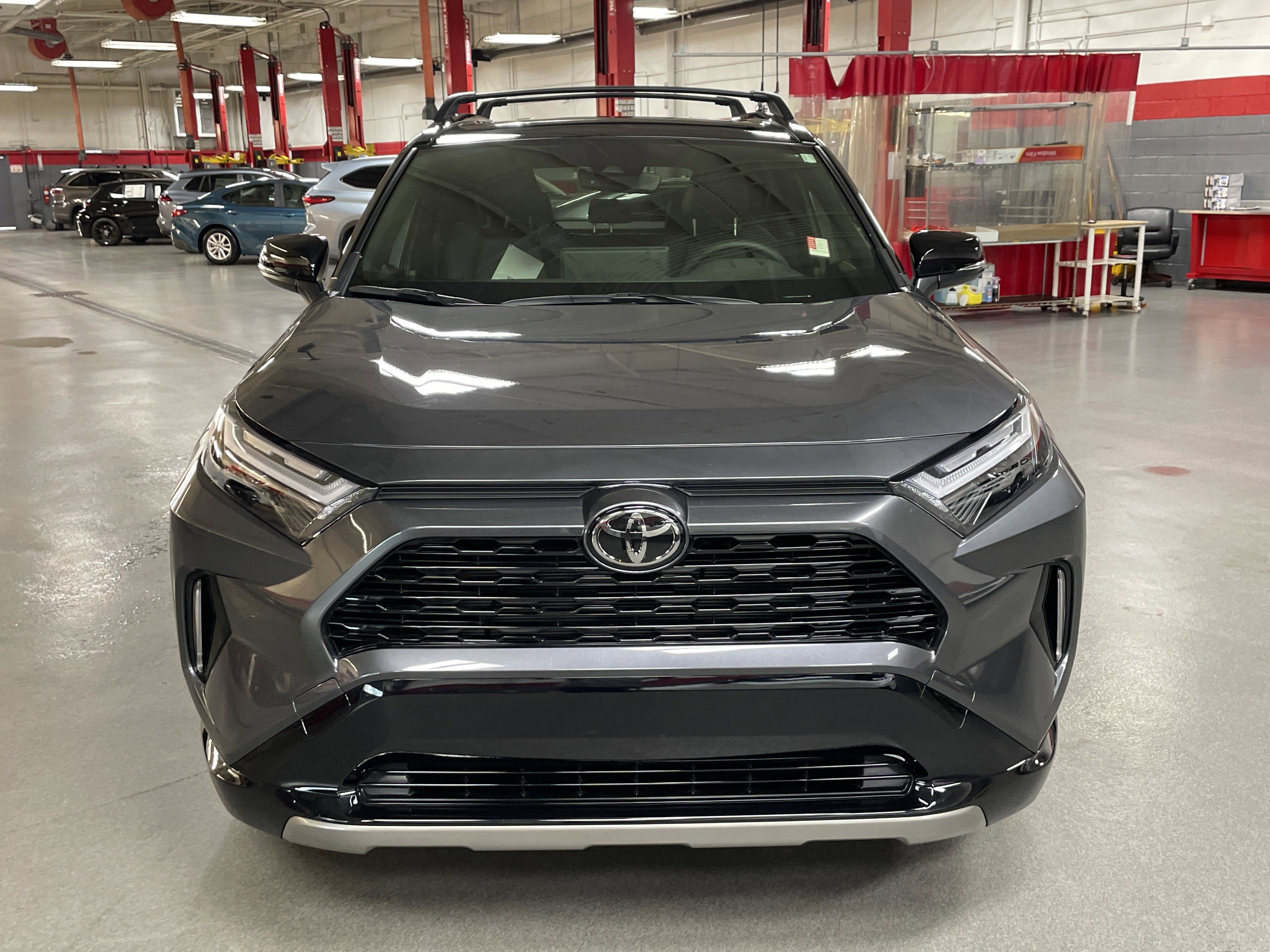 Used 2025 Toyota RAV4 XSE AWD/4WD image 3