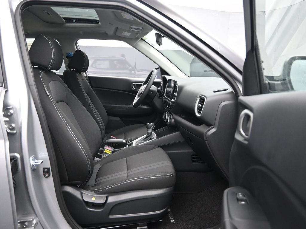 New 2026 Hyundai Venue SEL FWD image 28