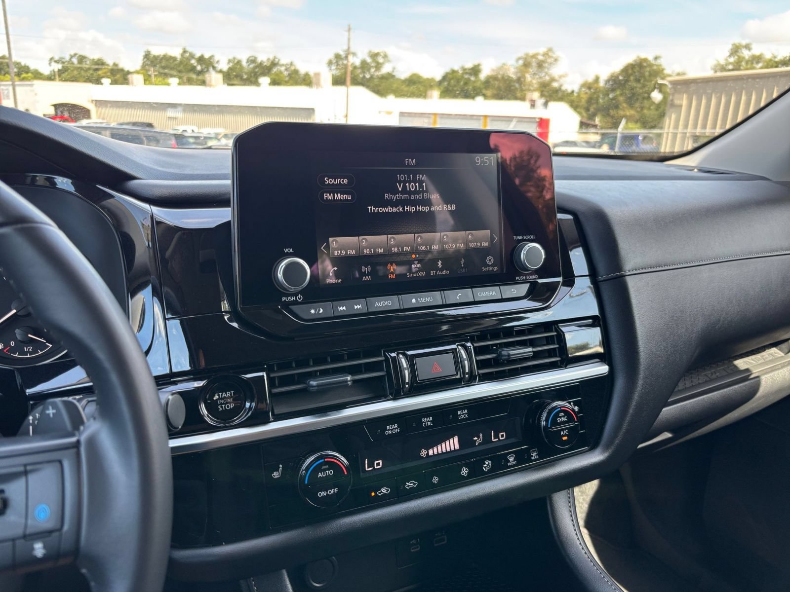 Used 2025 Nissan Pathfinder SV FWD image 20
