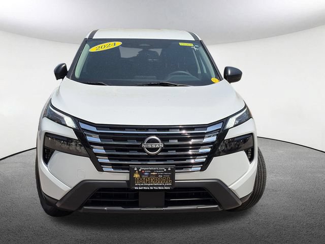 Used 2024 Nissan Rogue S AWD/4WD image 2