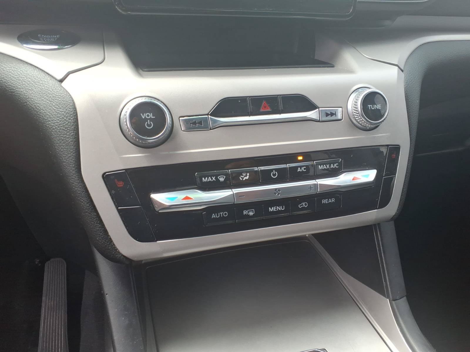 Used 2024 Ford Explorer XLT RWD image 21