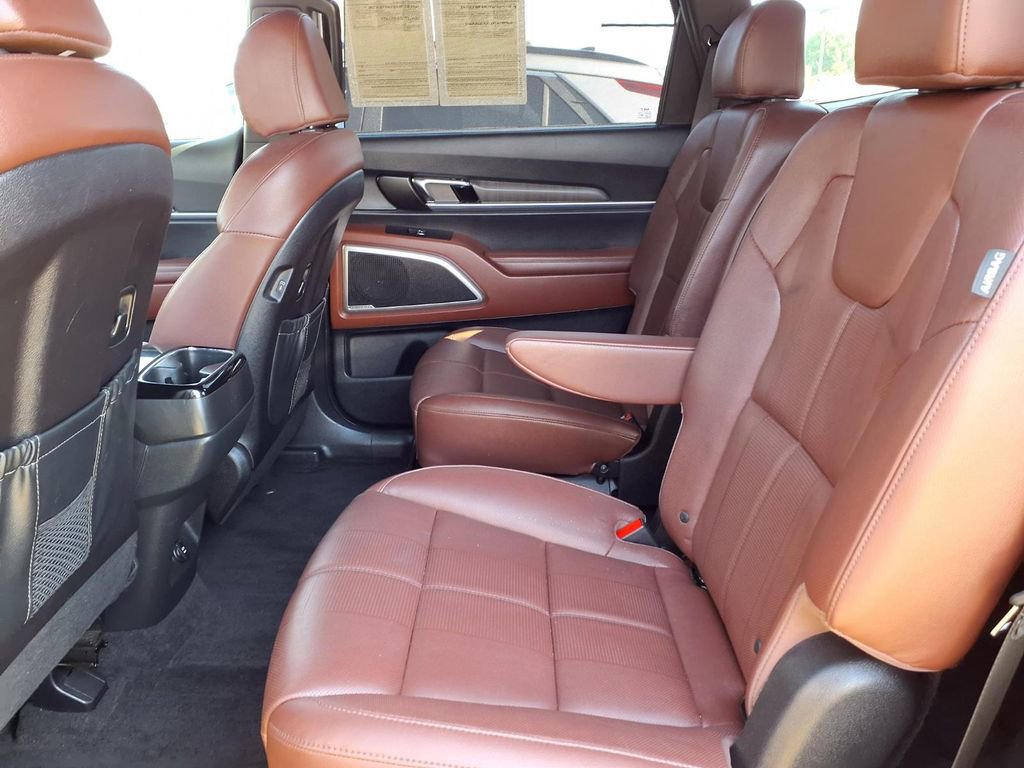 Certified 2023 Kia Telluride EX w/ EX Captain's Chair Package FWD image 14