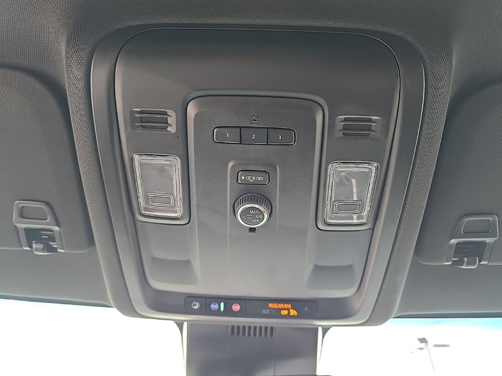 Used 2023 Chevrolet Suburban LT image 20