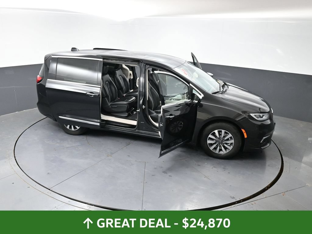 Used 2023 Chrysler Pacifica Limited FWD image 62