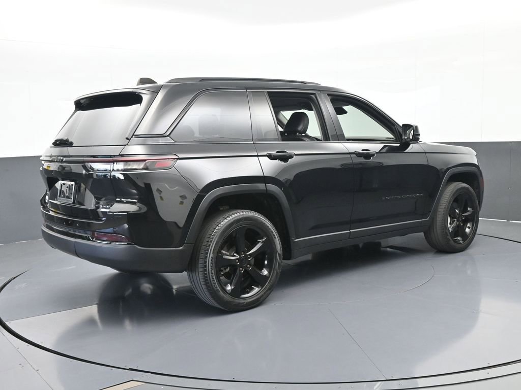 Used 2023 Jeep Grand Cherokee Limited w/ Black Appearance Package image 6