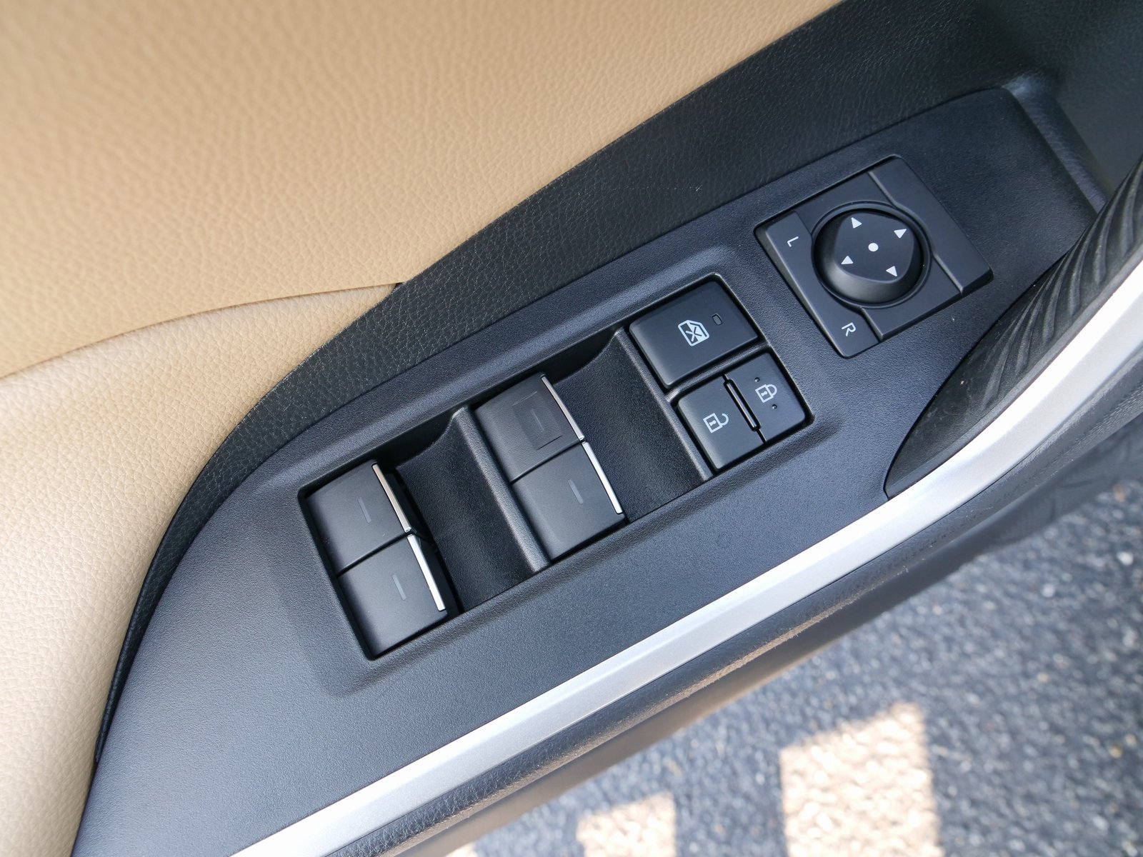 Used 2022 Toyota RAV4 XLE Premium image 19