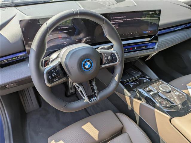 Used 2026 BMW i5 eDrive40 w/ M Sport Package image 3