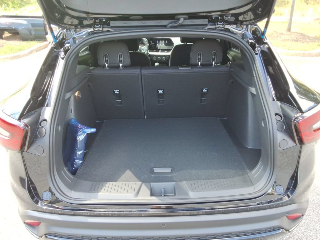 New 2026 Chevrolet Trax RS w/ Sunroof Package FWD image 14