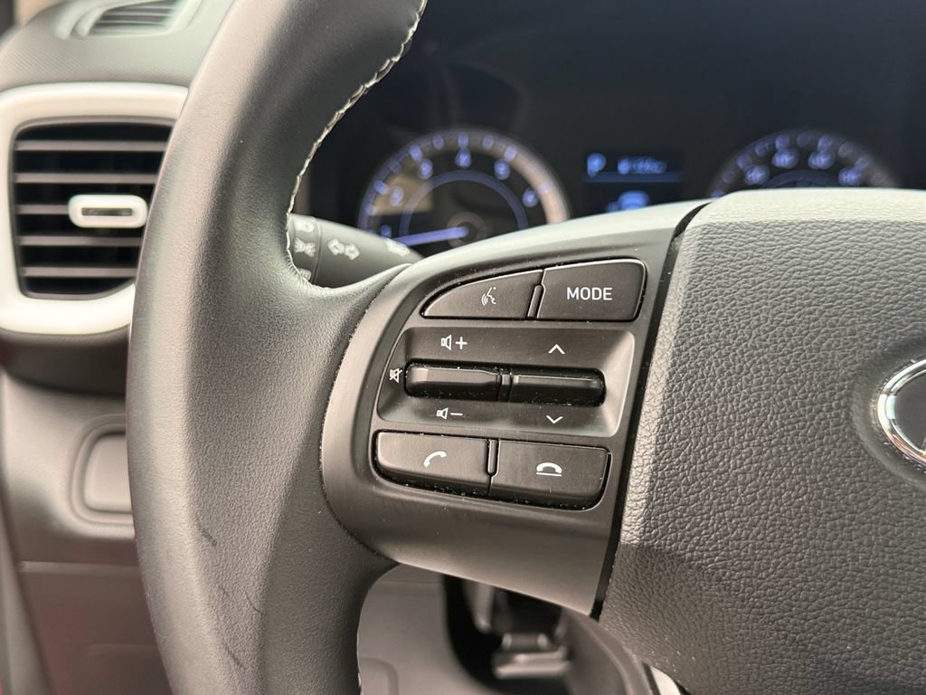 Certified 2022 Hyundai Venue Limited FWD image 22