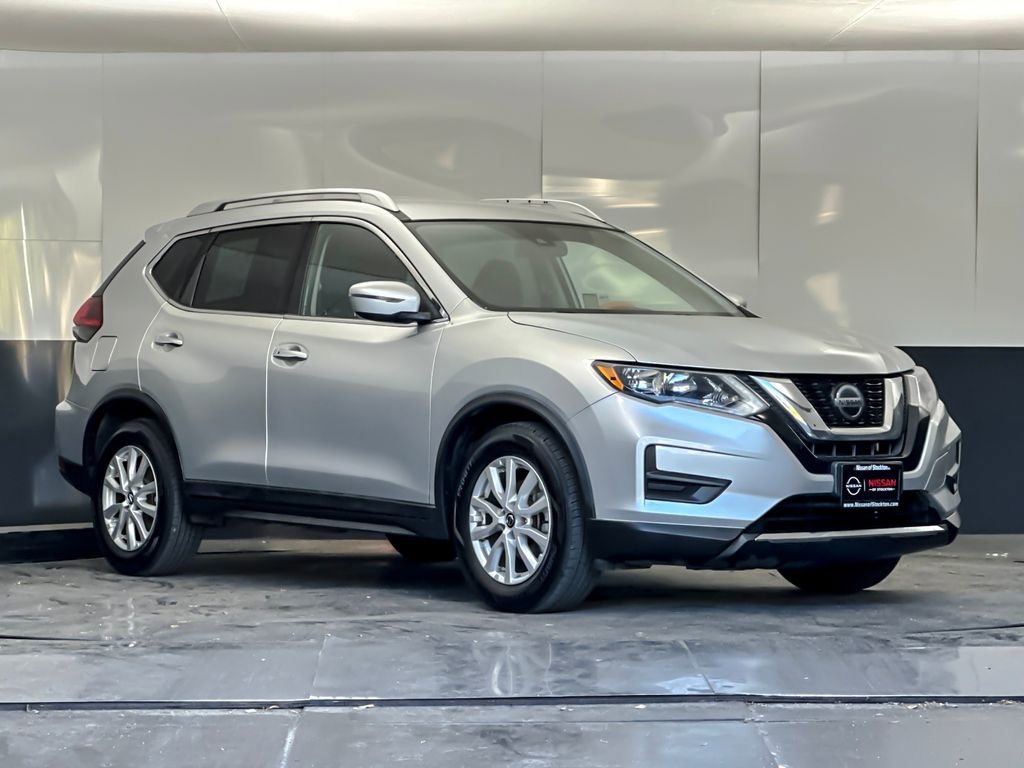 Used 2019 Nissan Rogue SV image 1