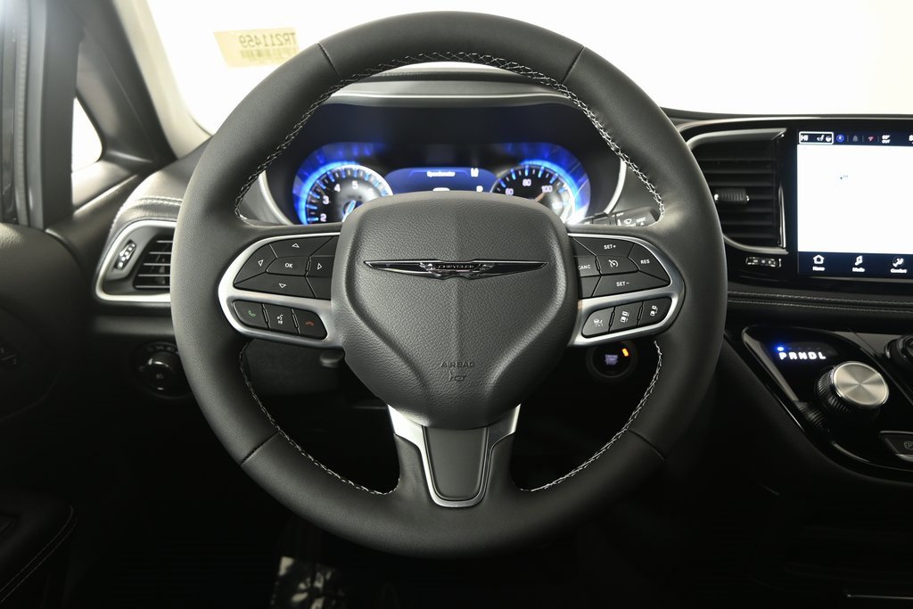 New 2026 Chrysler Pacifica Select image 35
