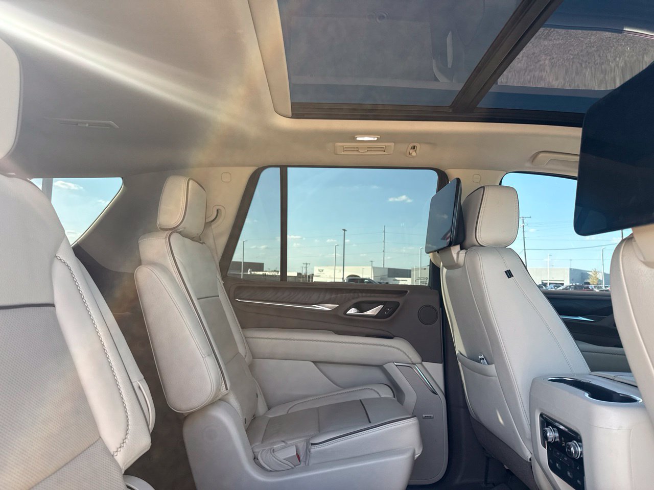 Used 2021 GMC Yukon Denali w/ LPO, Illumination Package AWD/4WD image 39