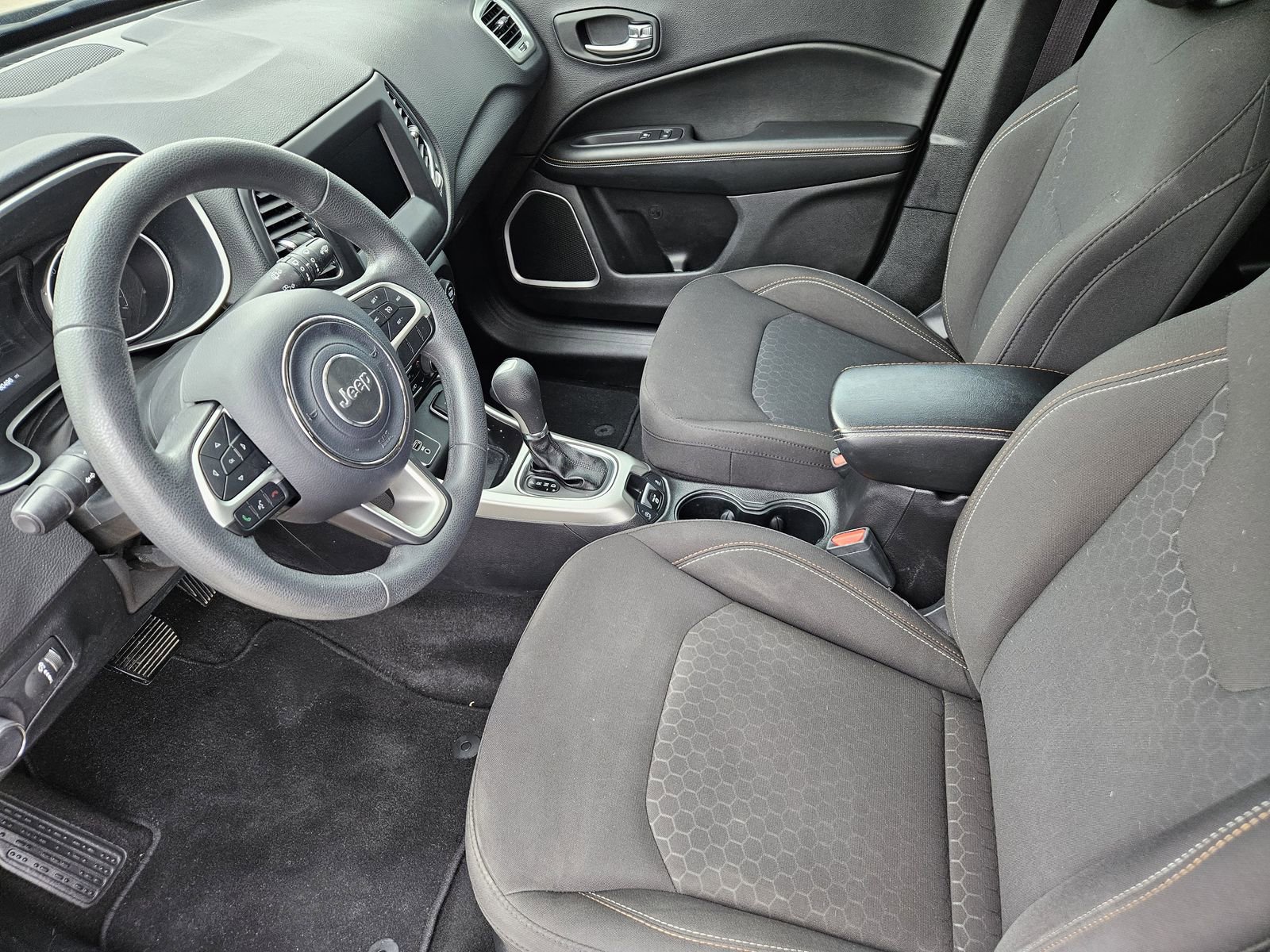 Used 2019 Jeep Compass Sport w/ Tech Group FWD image 17