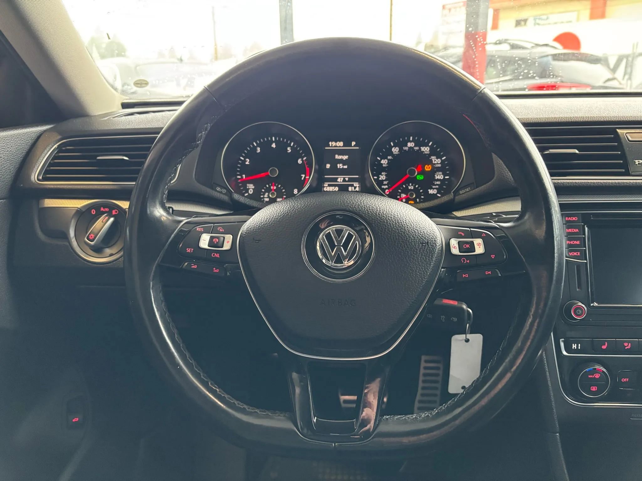 Used 2018 Volkswagen Passat 2.0T R-Line w/ R-Line Lighting Package image 15