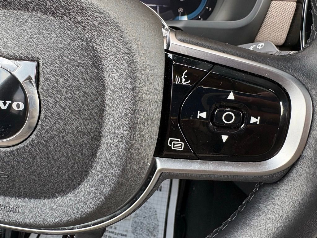Used 2025 Volvo XC90 B6 Plus image 30