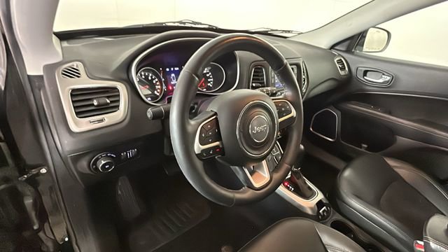 Used 2017 Jeep Compass Latitude w/ Cold Weather Group AWD/4WD image 14