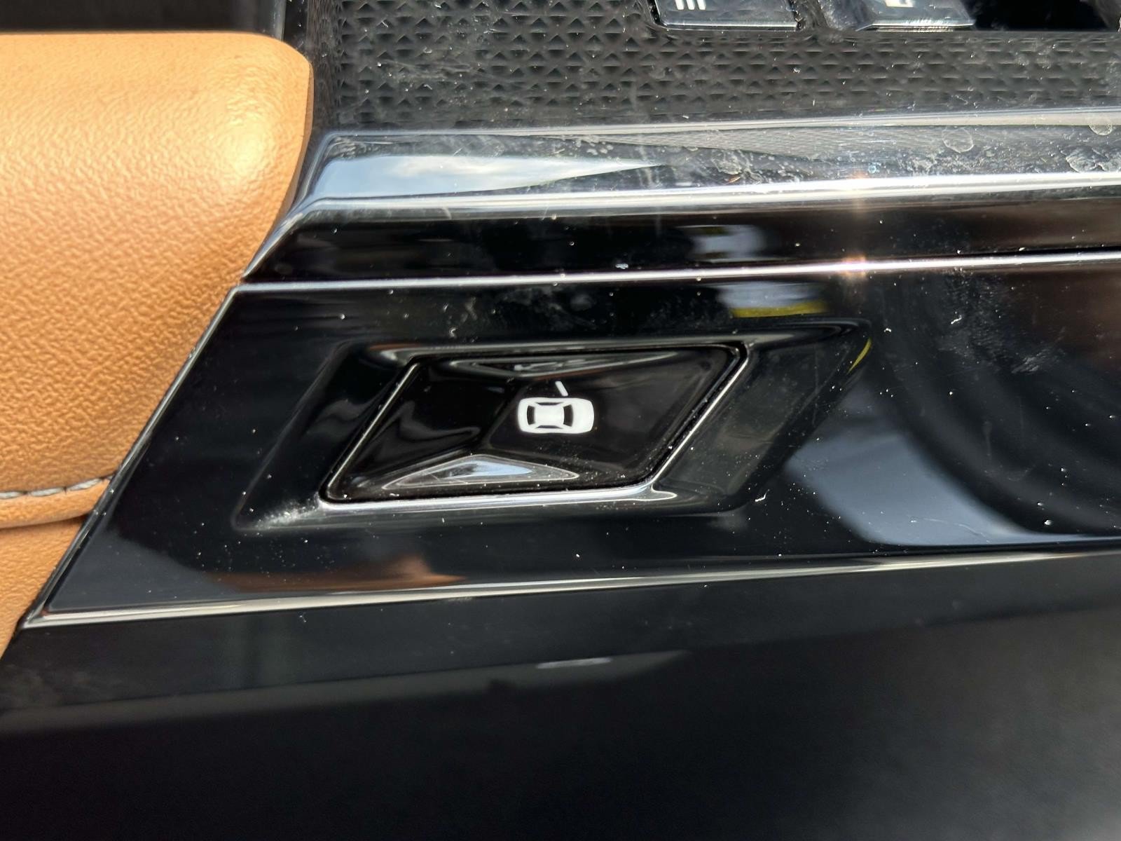 Used 2023 BMW 740i w/ Parking Assistance Package RWD image 20