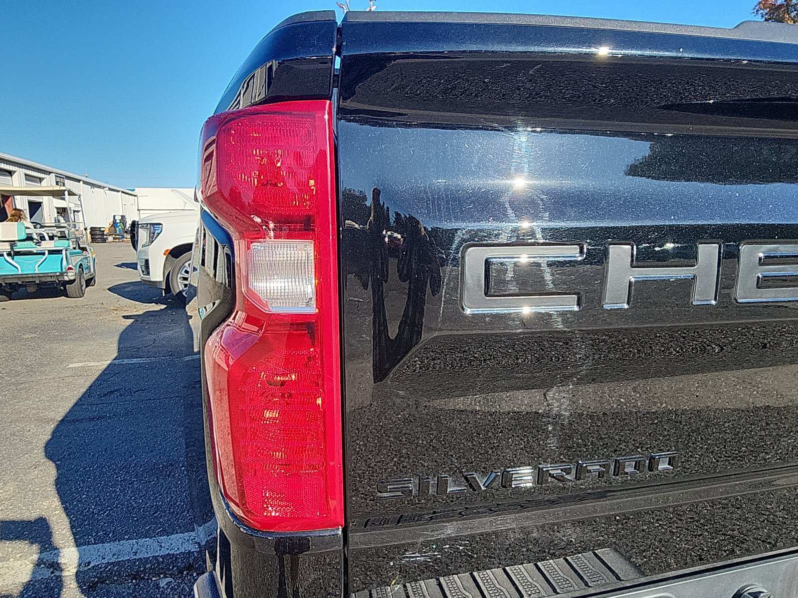 Used 2023 Chevrolet Silverado 1500 LT AWD/4WD image 10
