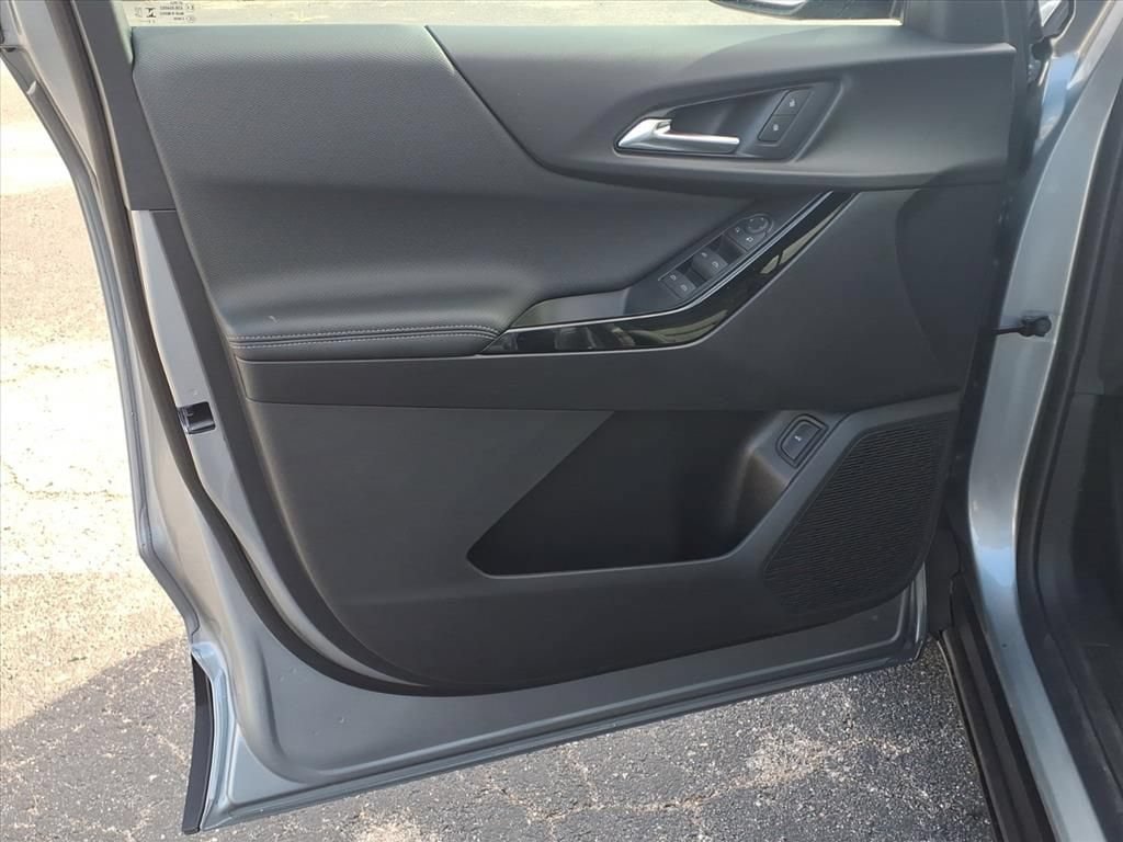 New 2027 Chevrolet Equinox LT w/ Convenience Package II FWD image 14