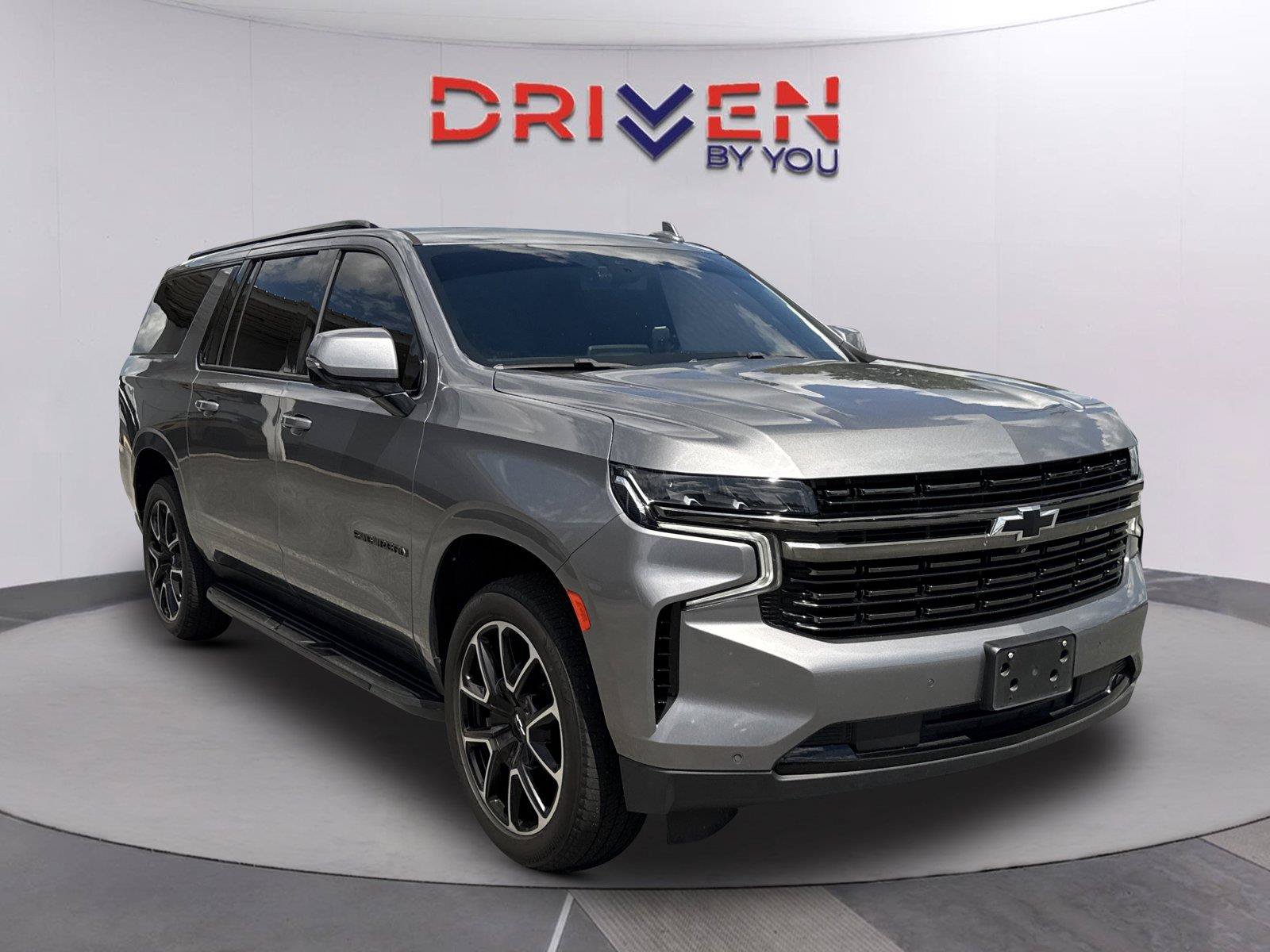 Used 2022 Chevrolet Suburban RST w/ Luxury Package AWD/4WD image 2