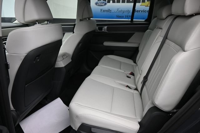 Used 2025 Hyundai Santa Fe SEL FWD image 11