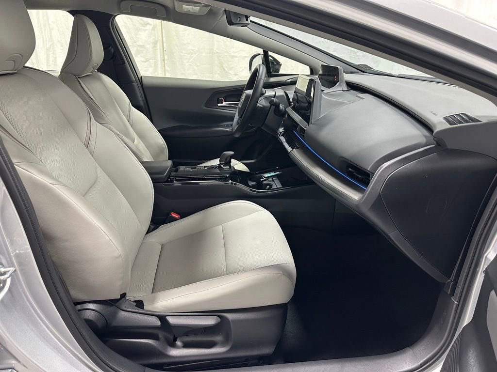 Used 2025 Toyota Prius XLE image 60