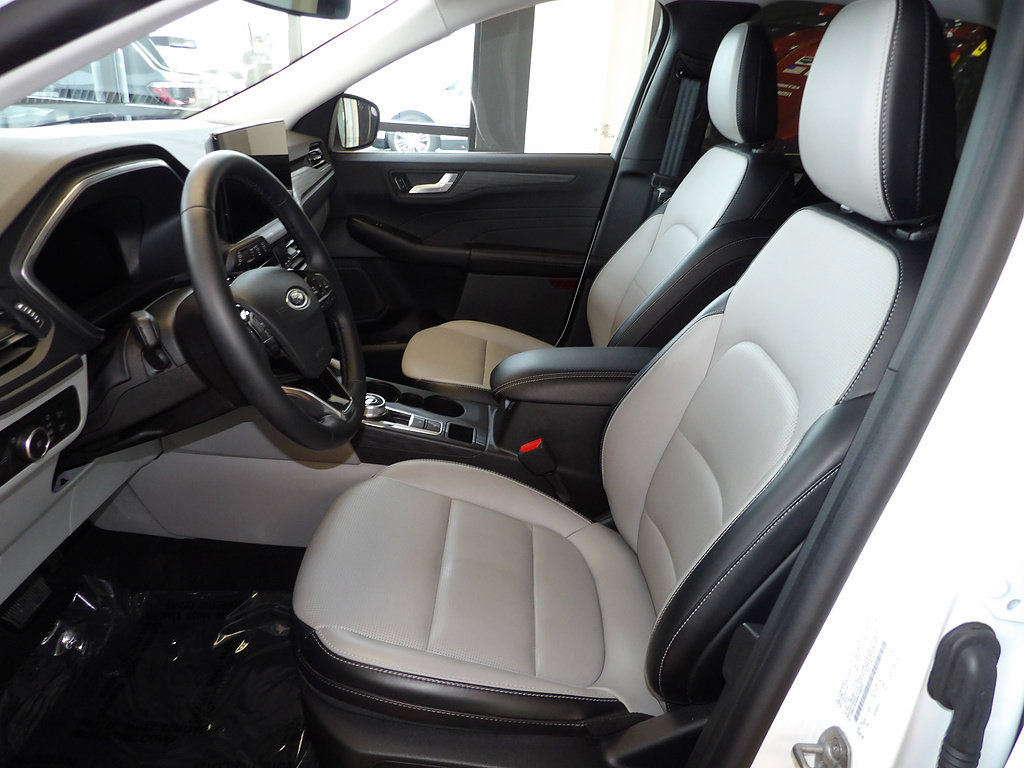 Used 2025 Ford Escape Platinum AWD/4WD image 26