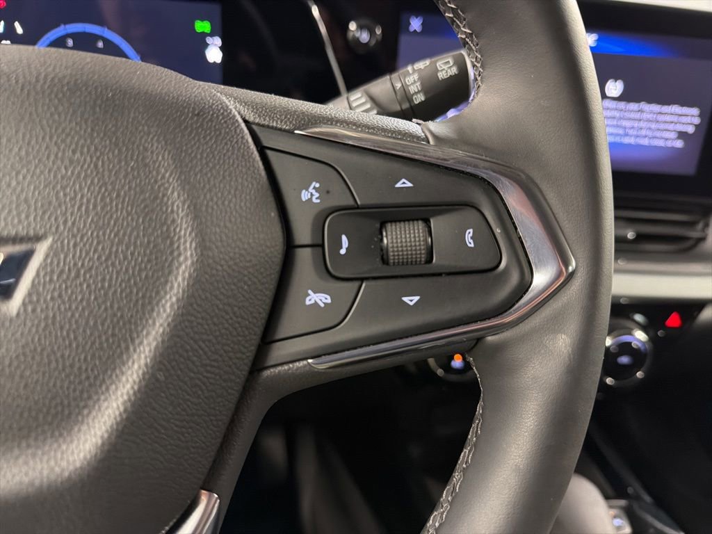 Used 2025 Chevrolet Trax LT w/ Driver Confidence Package FWD image 19