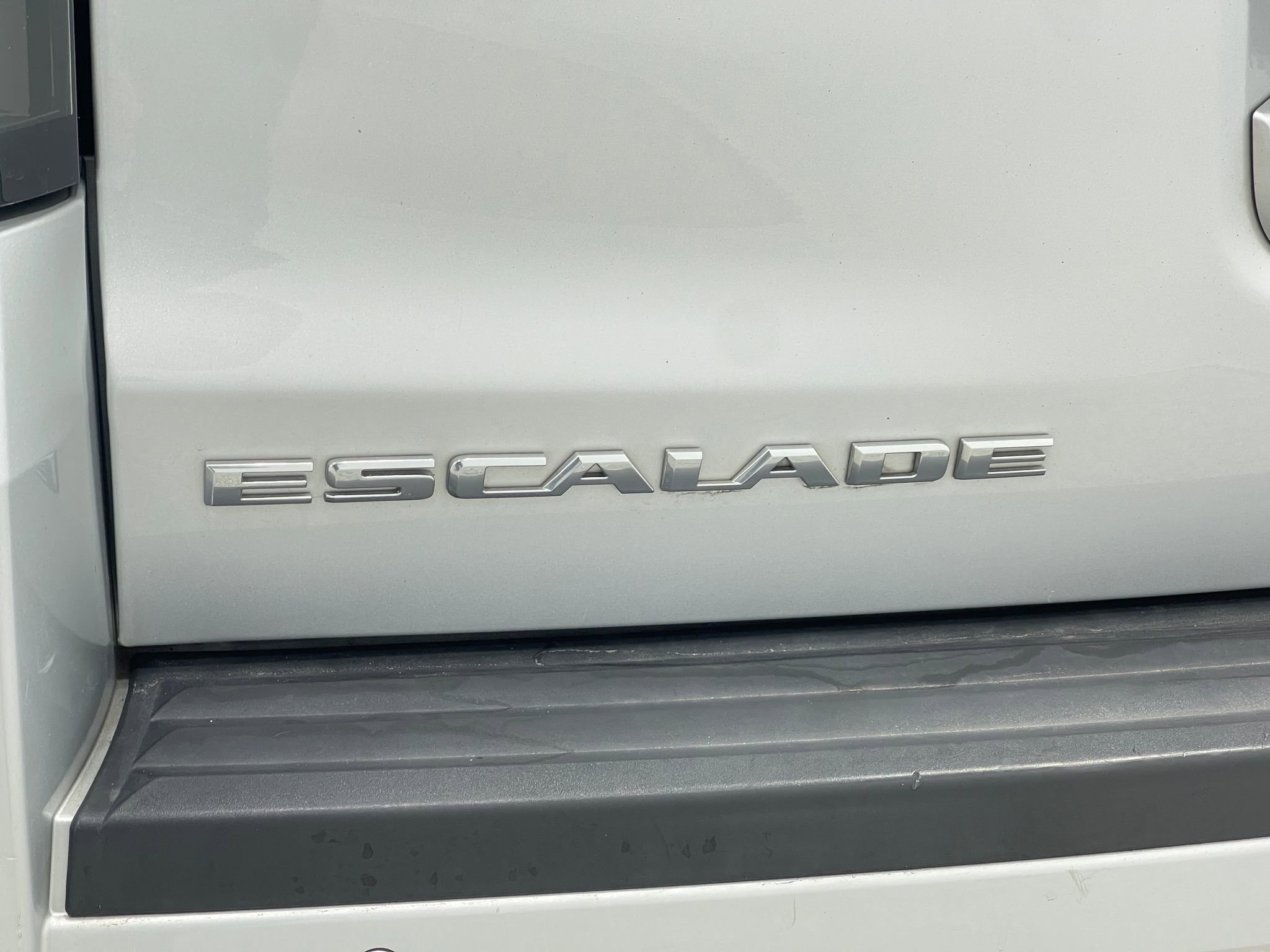 Used 2018 Cadillac Escalade Premium Luxury AWD/4WD image 42