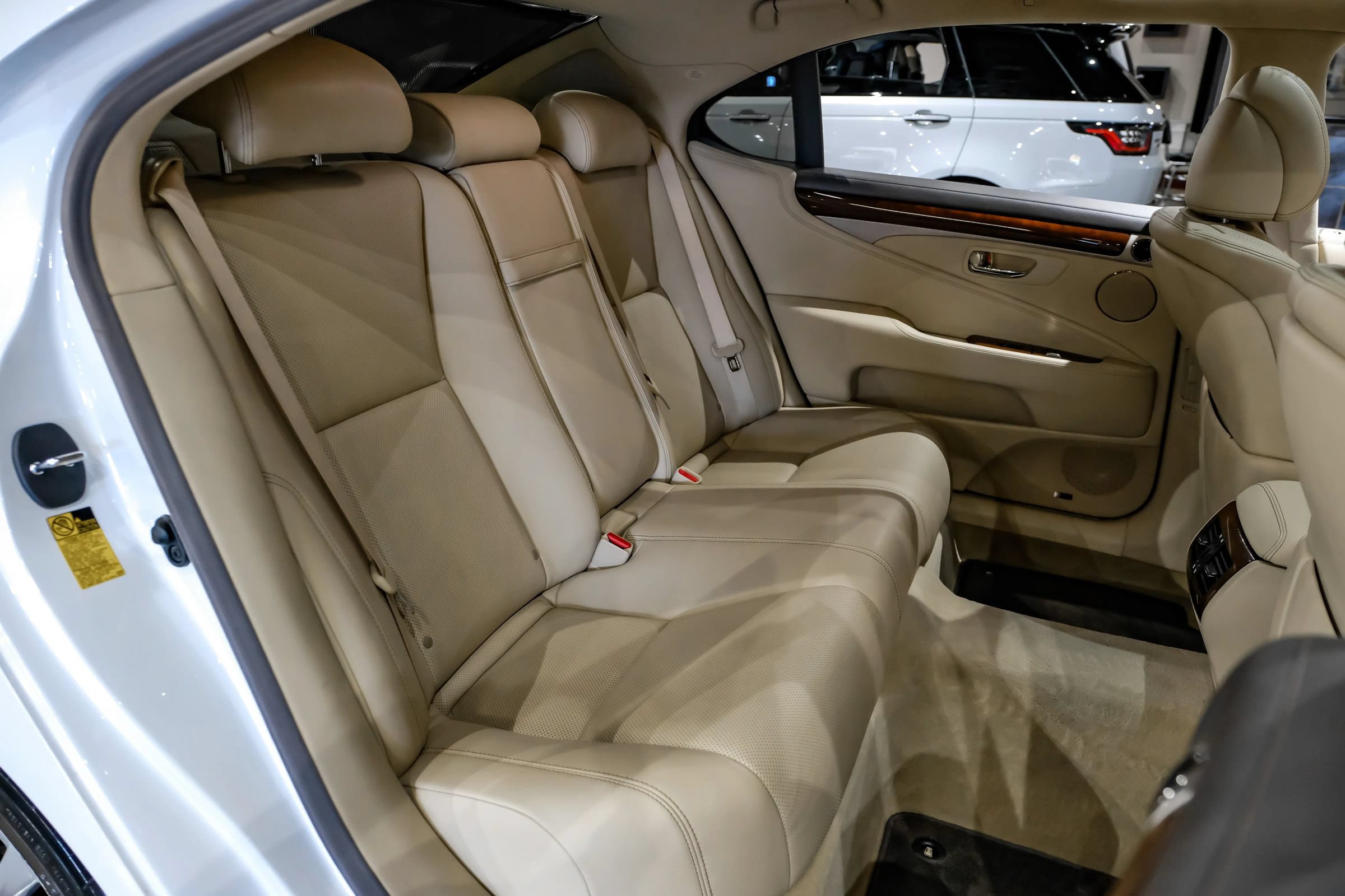 Used 2015 Lexus LS 460 L RWD image 32