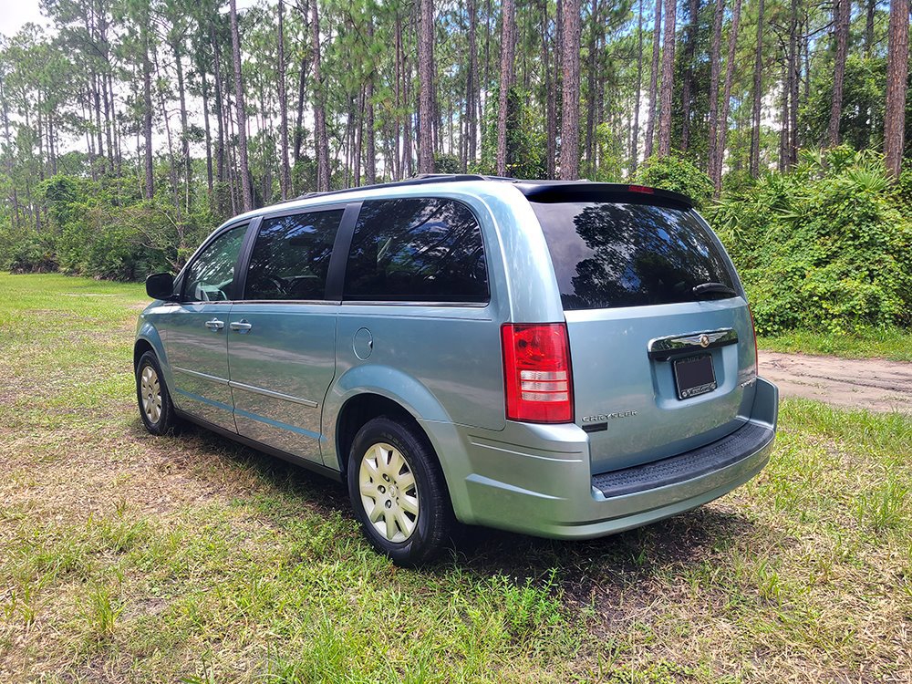 Used 2009 Chrysler Town & Country LX w/ Entertainment Group #1 image 6