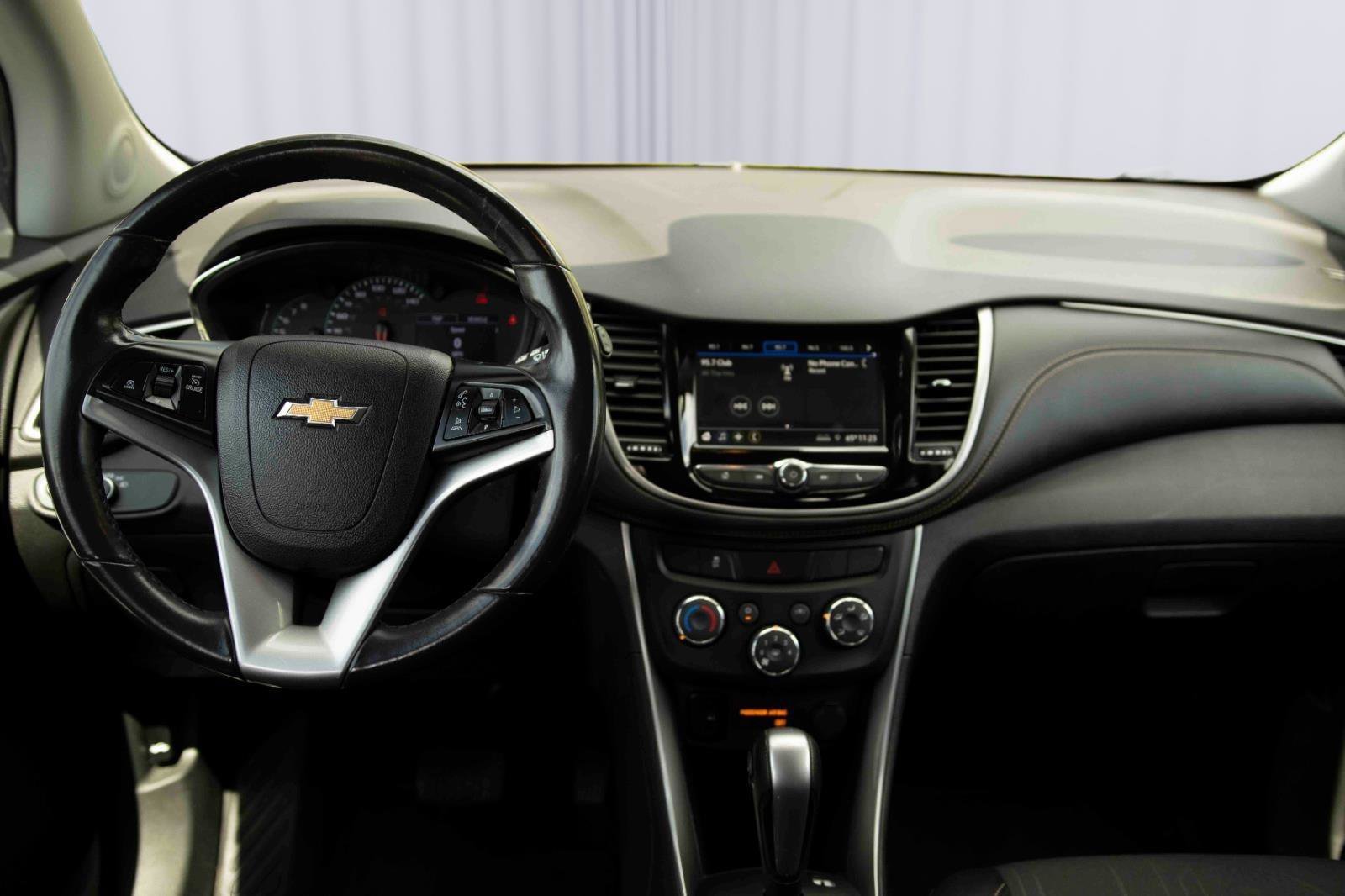 Used 2019 Chevrolet Trax LT w/ Driver Confidence Package AWD/4WD image 3
