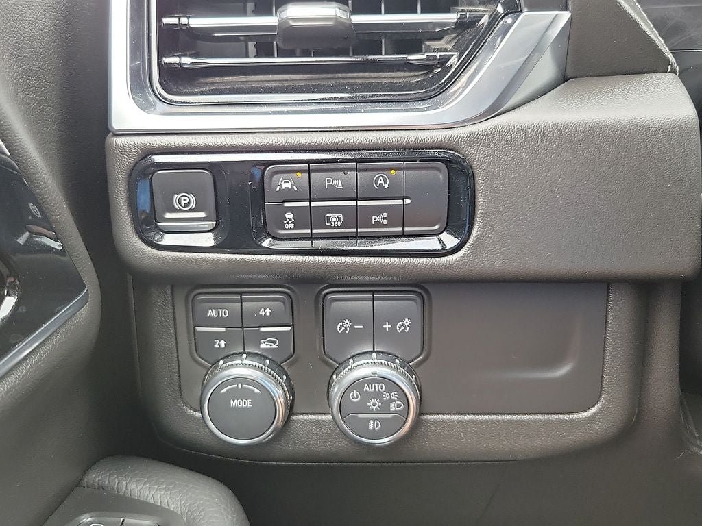 Used 2025 GMC Yukon XL Denali AWD/4WD image 15