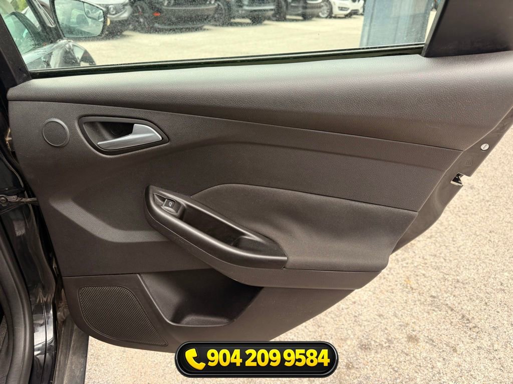 Used 2014 Ford Focus Titanium FWD image 18