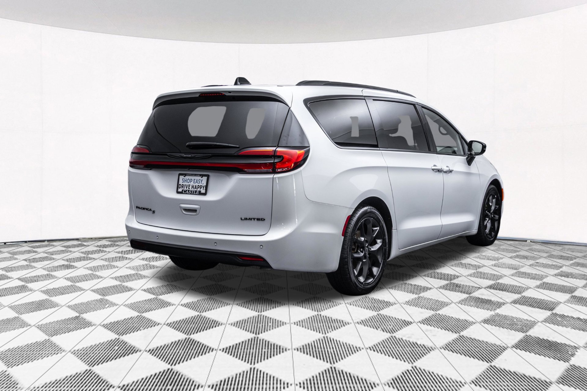 Used 2025 Chrysler Pacifica Limited FWD image 12