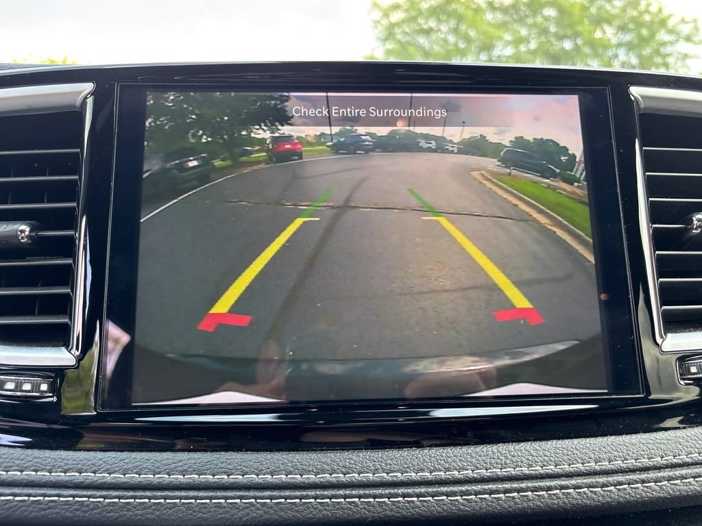 Used 2025 Chrysler Pacifica Limited FWD image 6