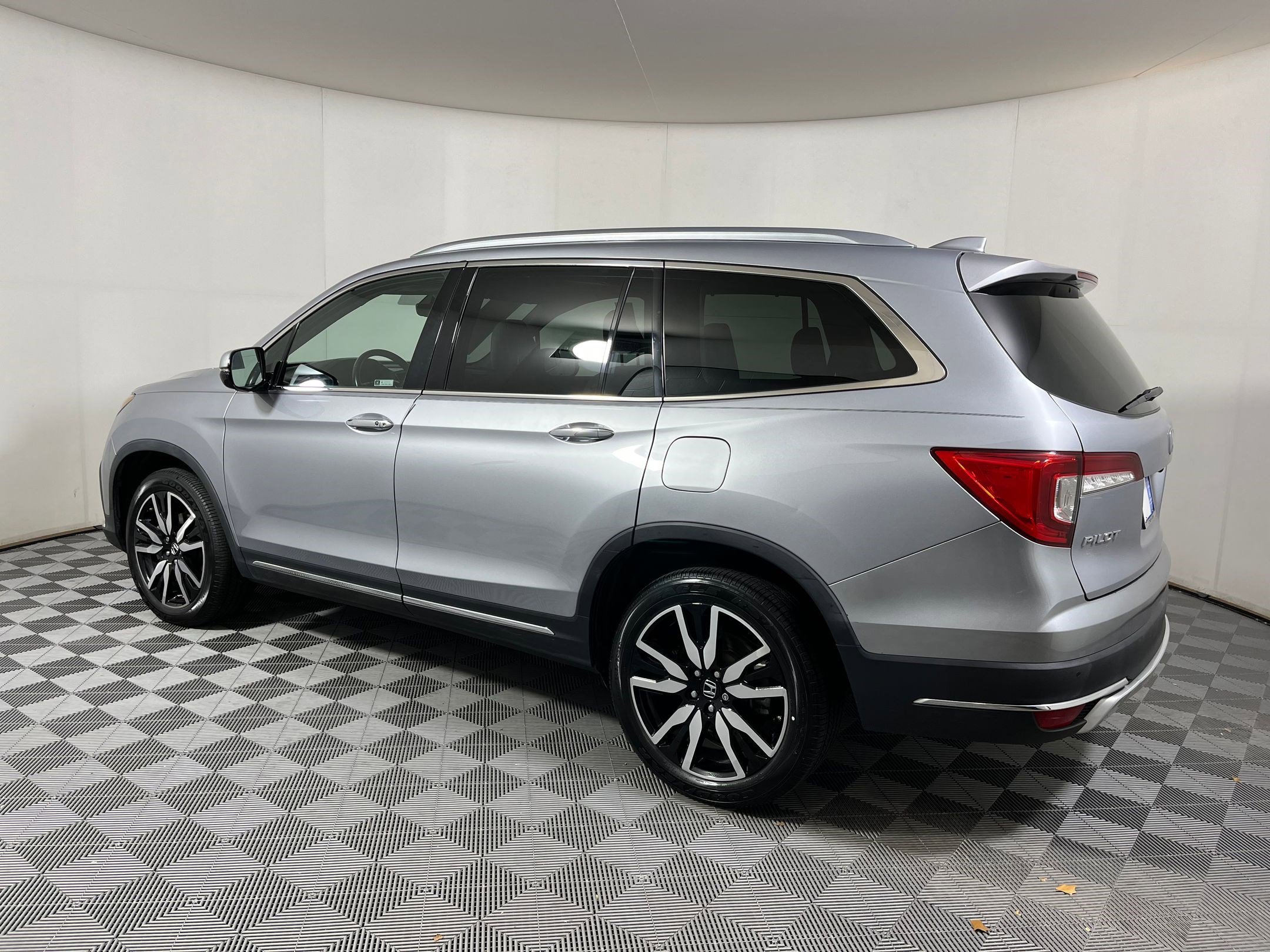 Certified 2019 Honda Pilot Touring image 2