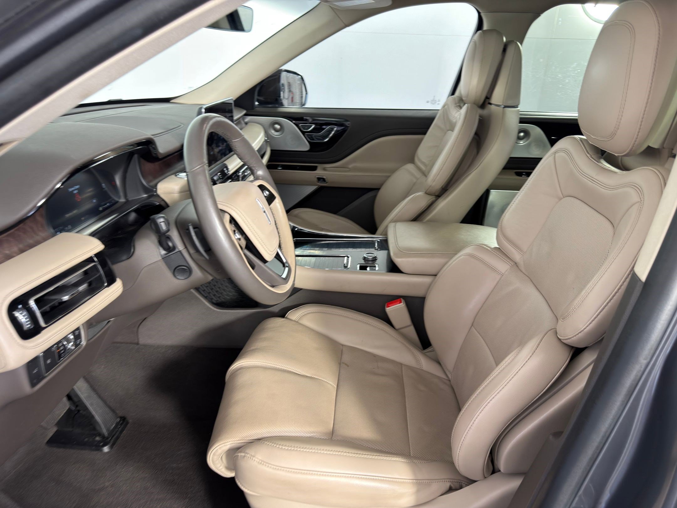 Used 2022 Lincoln Aviator Reserve w/ Equipment Group 201A AWD/4WD image 5