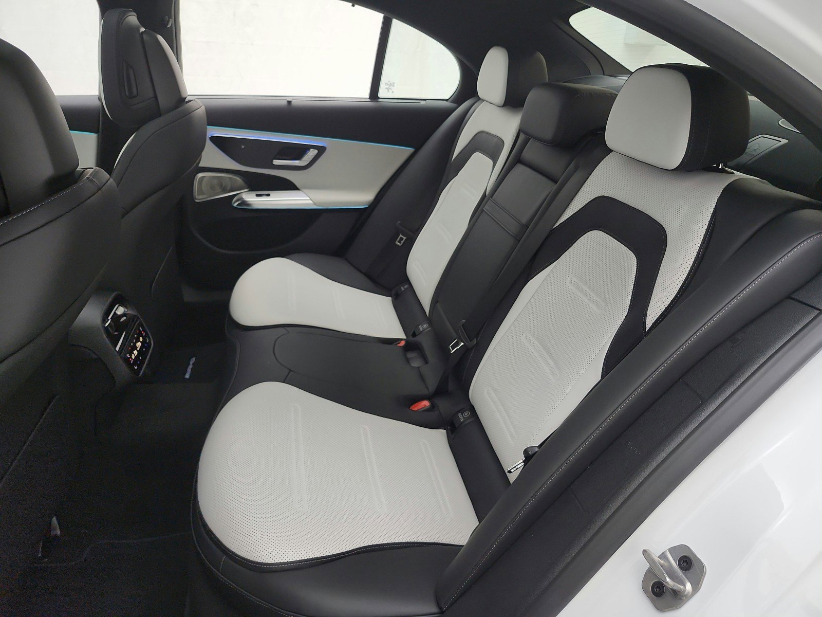 New 2026 Mercedes-Benz E 53 AMG e 4MATIC Sedan image 11