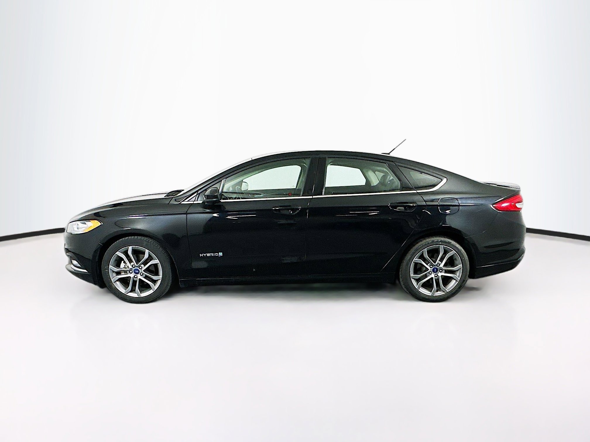 Used 2017 Ford Fusion SE w/ Equipment Group 601A FWD image 4