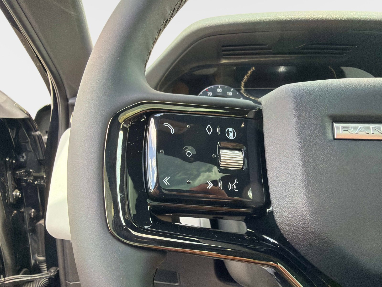 New 2026 Land Rover Range Rover Evoque S image 28