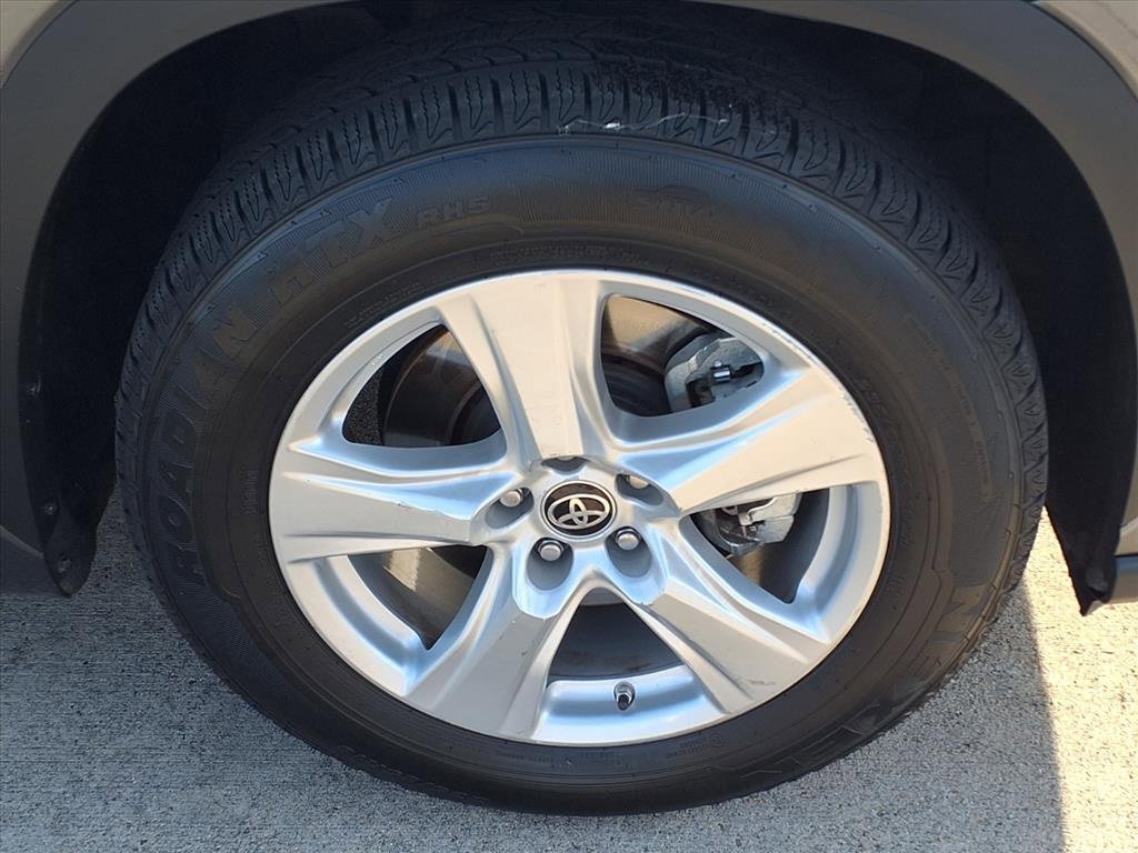 Used 2023 Toyota Highlander LE image 28