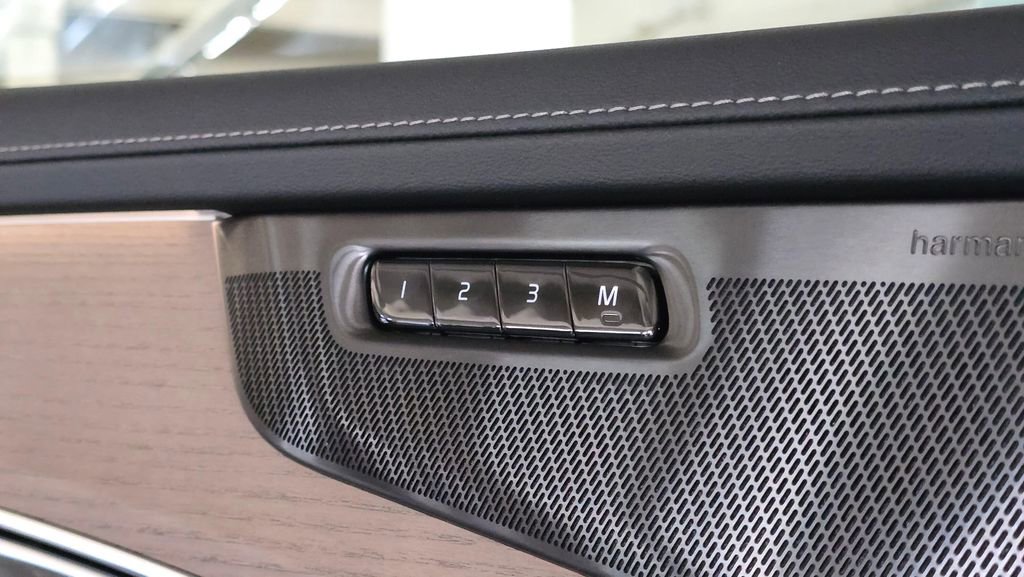 New 2026 Volvo XC90 B6 Plus w/ Protection Package Premier image 23