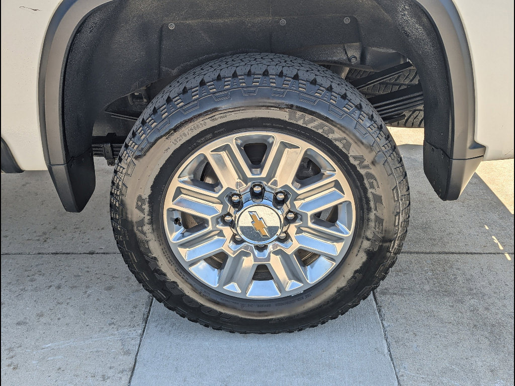 Used 2024 Chevrolet Silverado 2500 High Country w/ High Country Premium Package image 17
