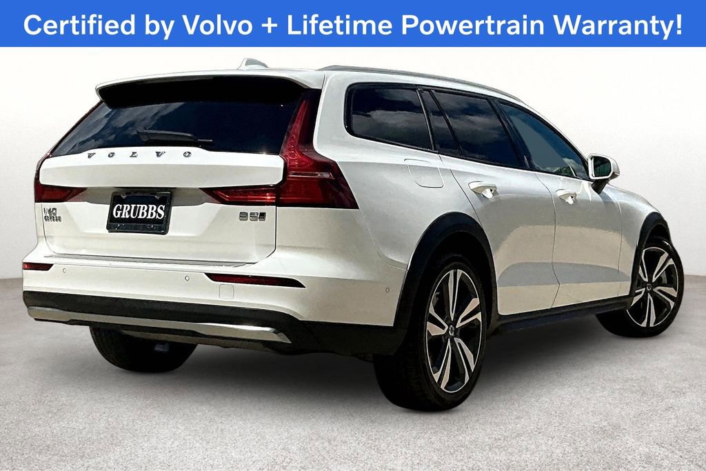 Used 2025 Volvo V60 B5 Cross Country Plus image 2