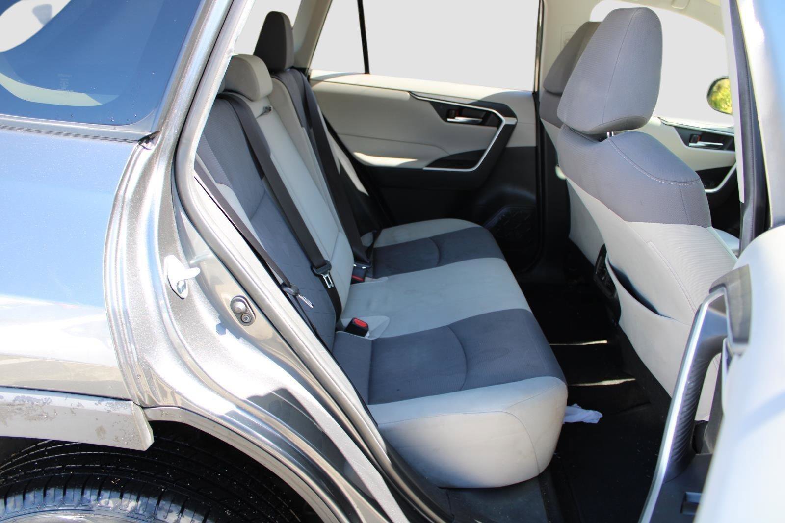 Used 2020 Toyota RAV4 XLE w/ Carpet Mat Package FWD image 17