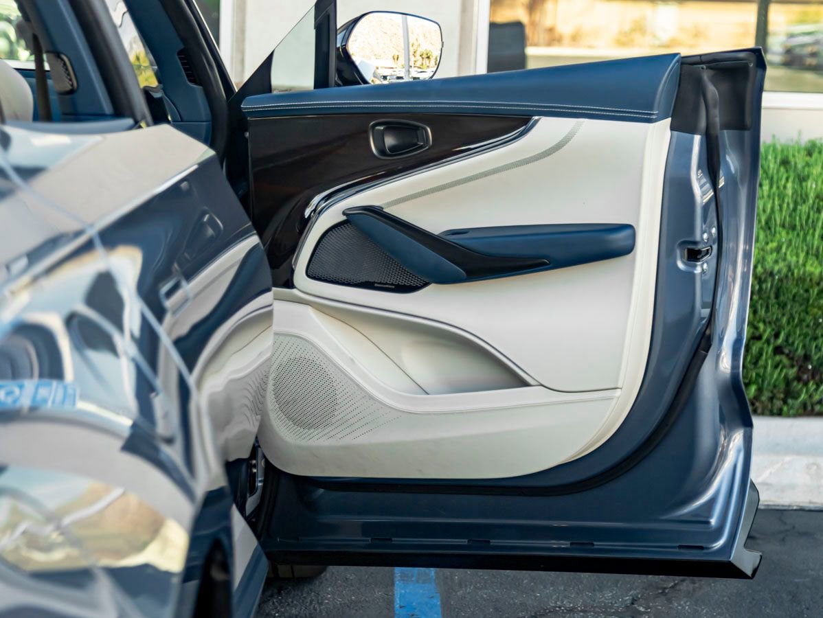 Used 2025 Aston Martin DBX 707 image 24