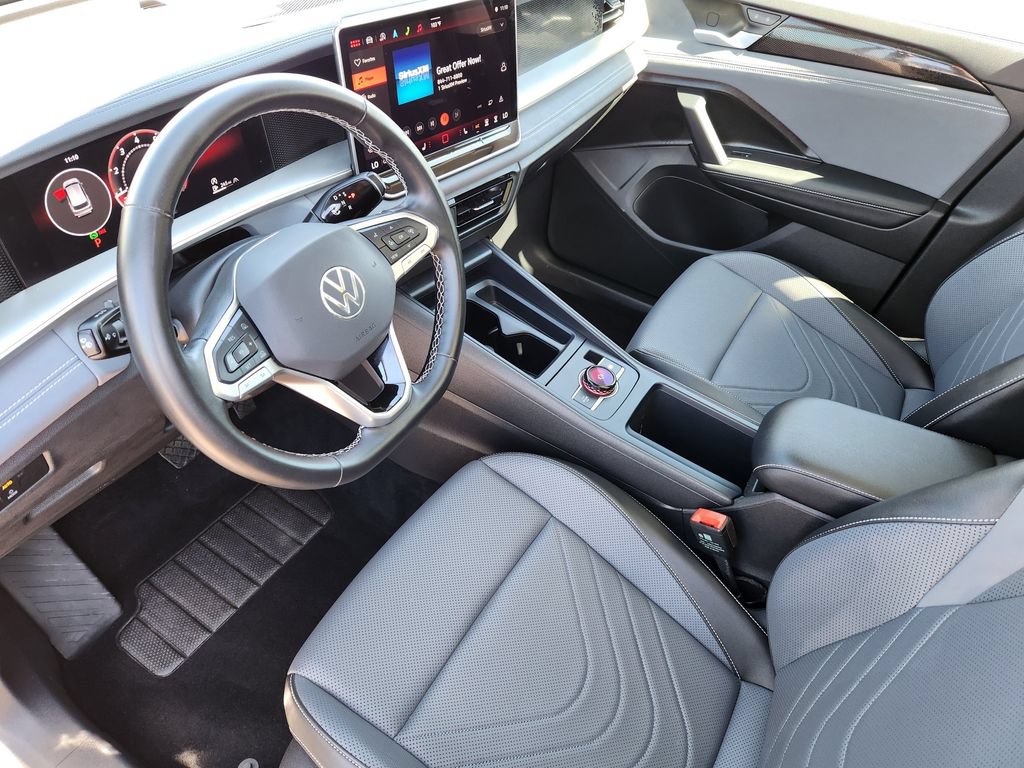 Certified 2025 Volkswagen Tiguan SE AWD/4WD image 10